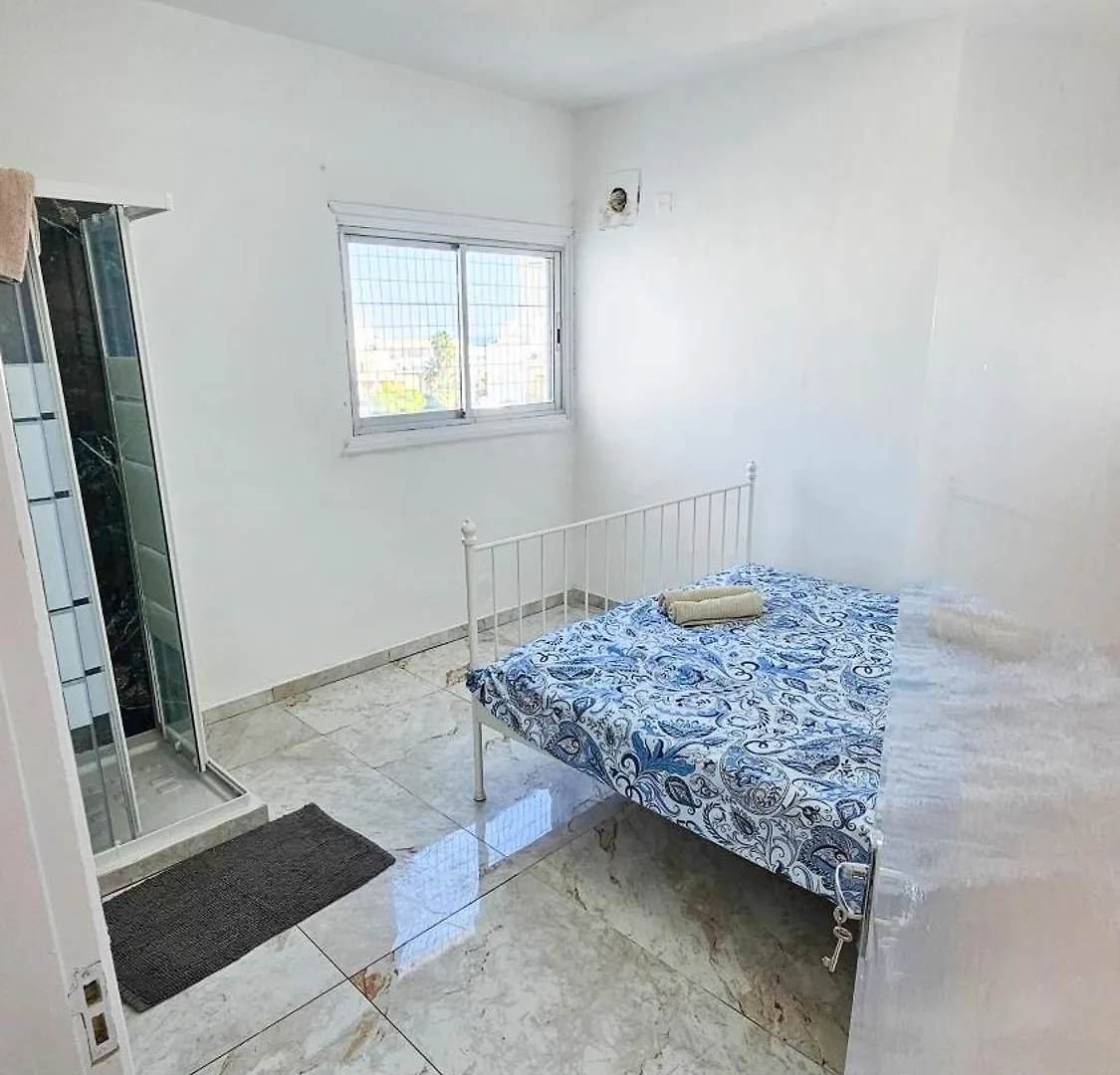 Ubytování v soukromí Central Rooms, 500M To Larnaca Marina